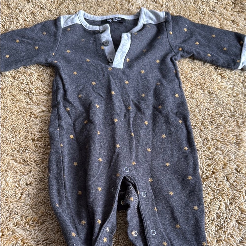 Isaac Mizrahi Gray Onesie with Gold Stars